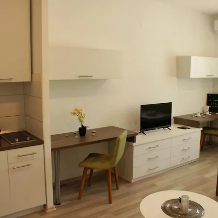 Apartman Lara شقة *
