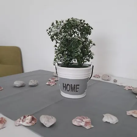 Apartman Lara شقة *