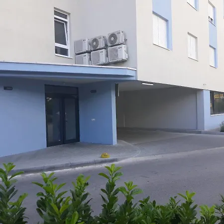 Apartman Lara شقة *