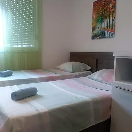 شقة Apartman Lara *